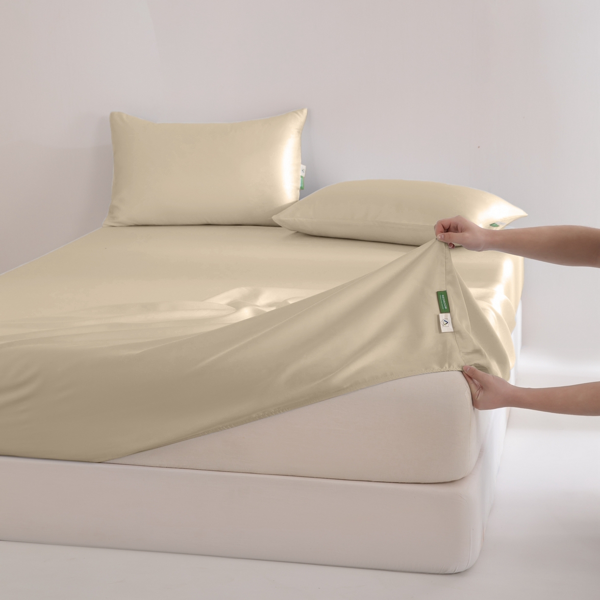 91家纺网 家纺一手货源 找家纺 眠博士 2026新款60S天丝莱赛尔纯色床笠-场景二 60S天丝床笠-浅茶色