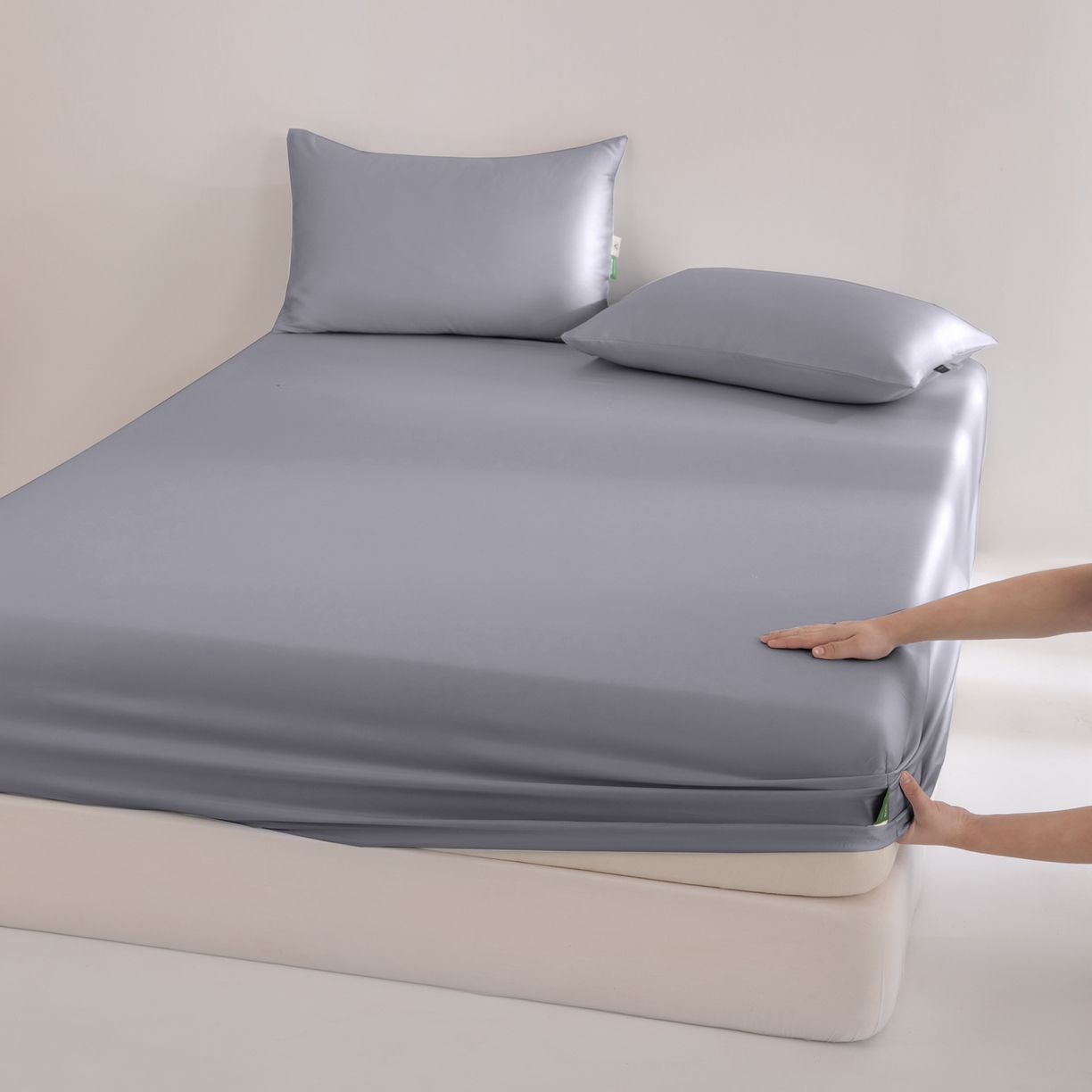 91家纺网 家纺一手货源 找家纺 眠博士 2026新款60S天丝莱赛尔纯色床笠-场景二 60S天丝床笠-烟灰