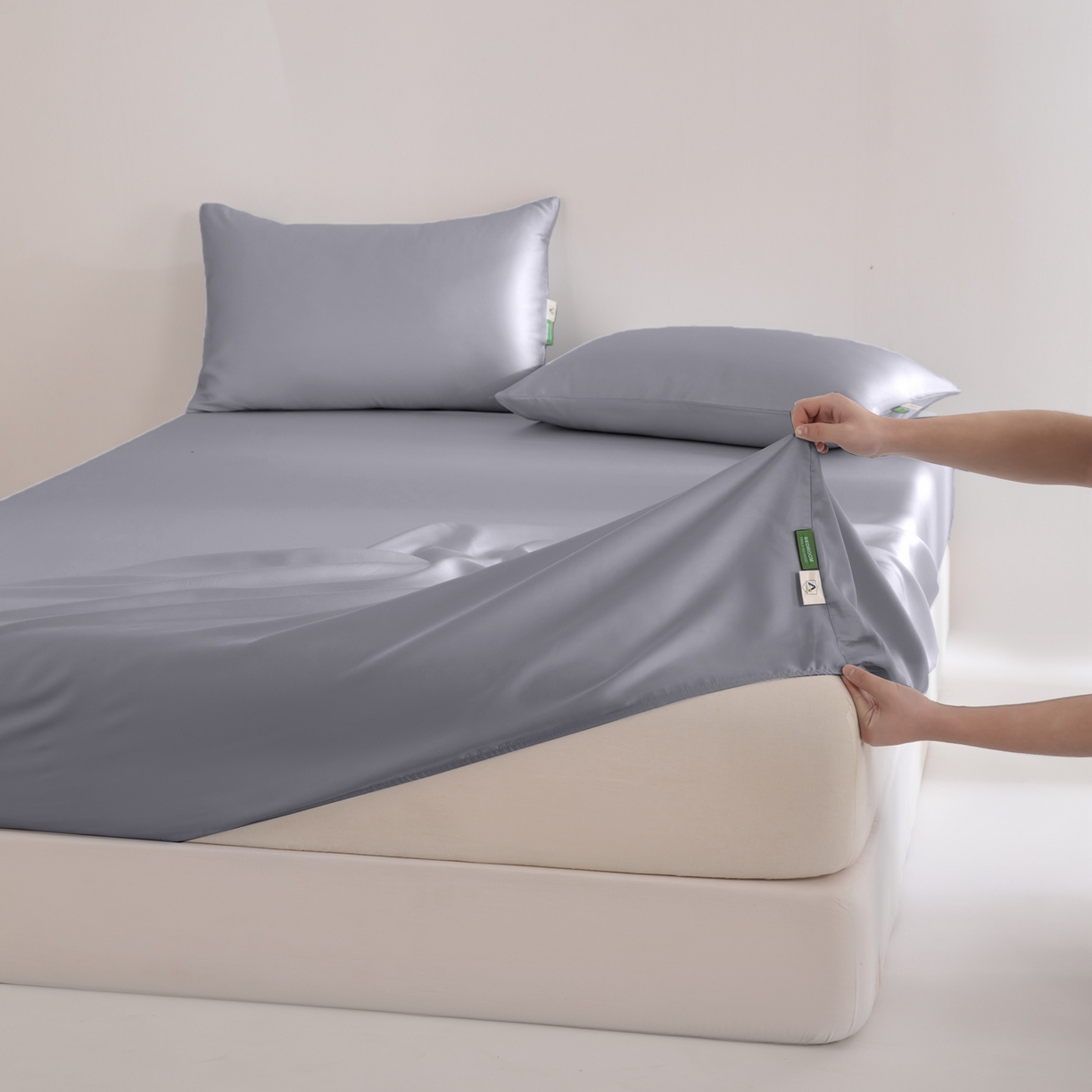 91家纺网 家纺一手货源 找家纺 眠博士 2026新款60S天丝莱赛尔纯色床笠-场景二 60S天丝床笠-烟灰