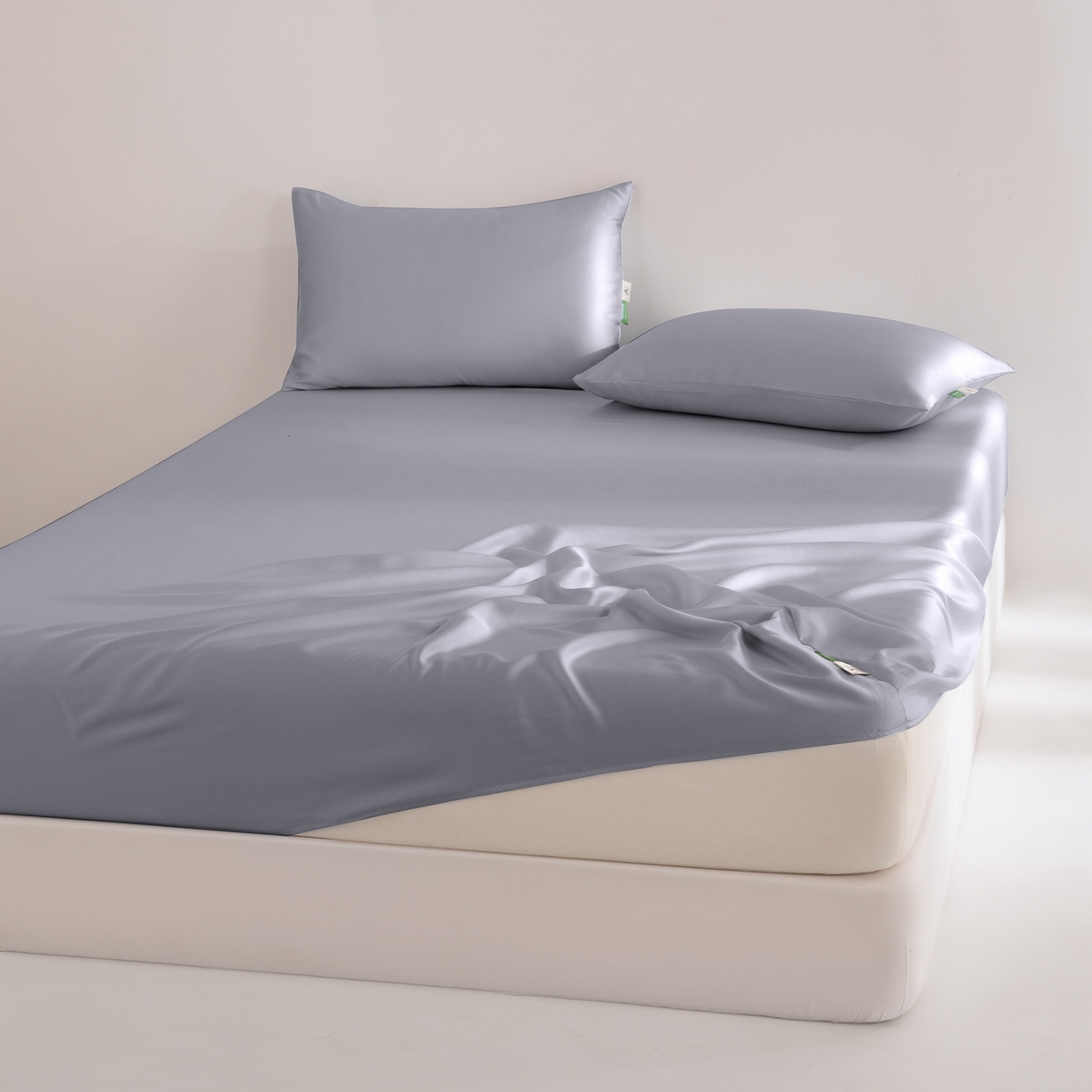 91家纺网 家纺一手货源 找家纺 眠博士 2026新款60S天丝莱赛尔纯色床笠-场景二 60S天丝床笠-烟灰