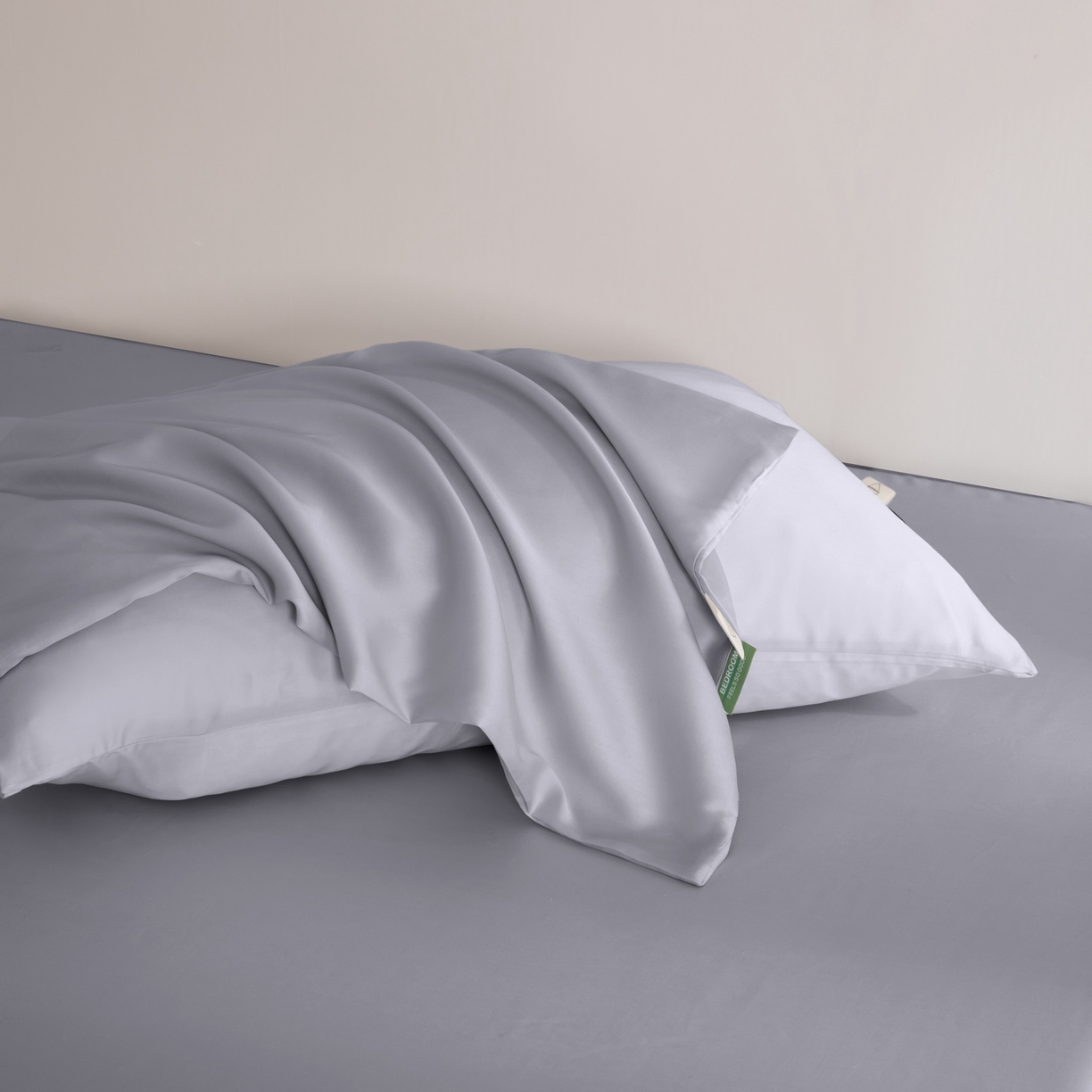 91家纺网 家纺一手货源 找家纺 眠博士 2026新款60S天丝莱赛尔纯色床笠-场景二 60S天丝床笠-烟灰