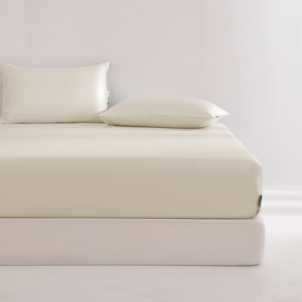 91家纺网 家纺一手货源 找家纺 眠博士 2026新款60S天丝莱赛尔纯色床笠-场景二 60S天丝床笠-云朵白