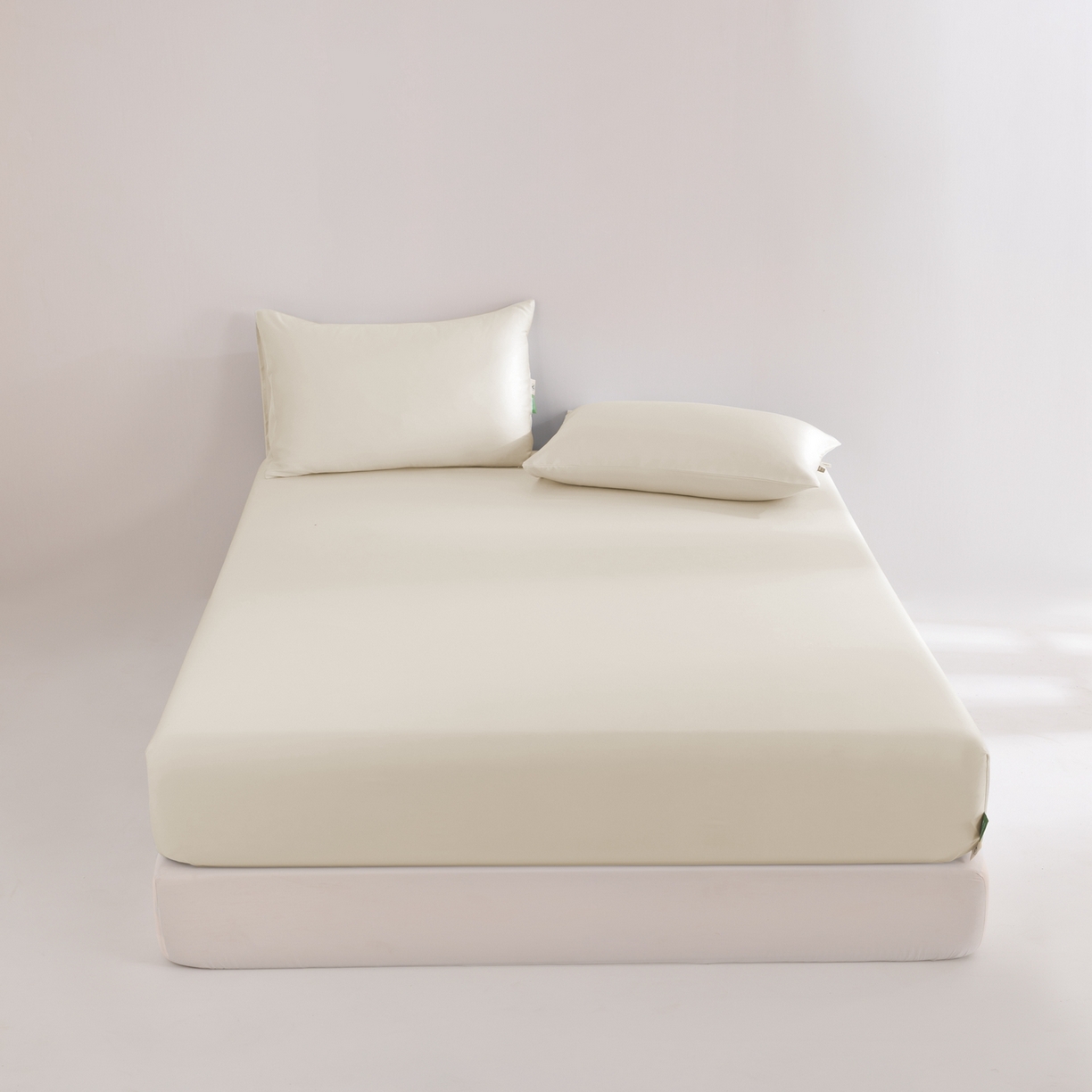 91家纺网 家纺一手货源 找家纺 眠博士 2026新款60S天丝莱赛尔纯色床笠-场景二 60S天丝床笠-云朵白