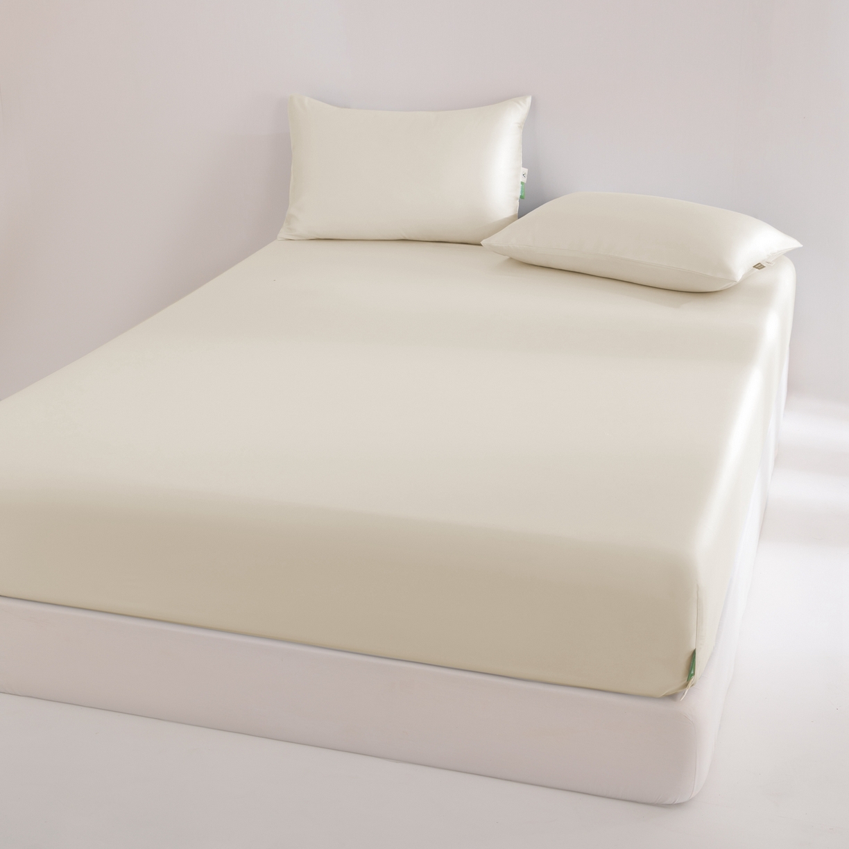 91家纺网 家纺一手货源 找家纺 眠博士 2026新款60S天丝莱赛尔纯色床笠-场景二 60S天丝床笠-云朵白