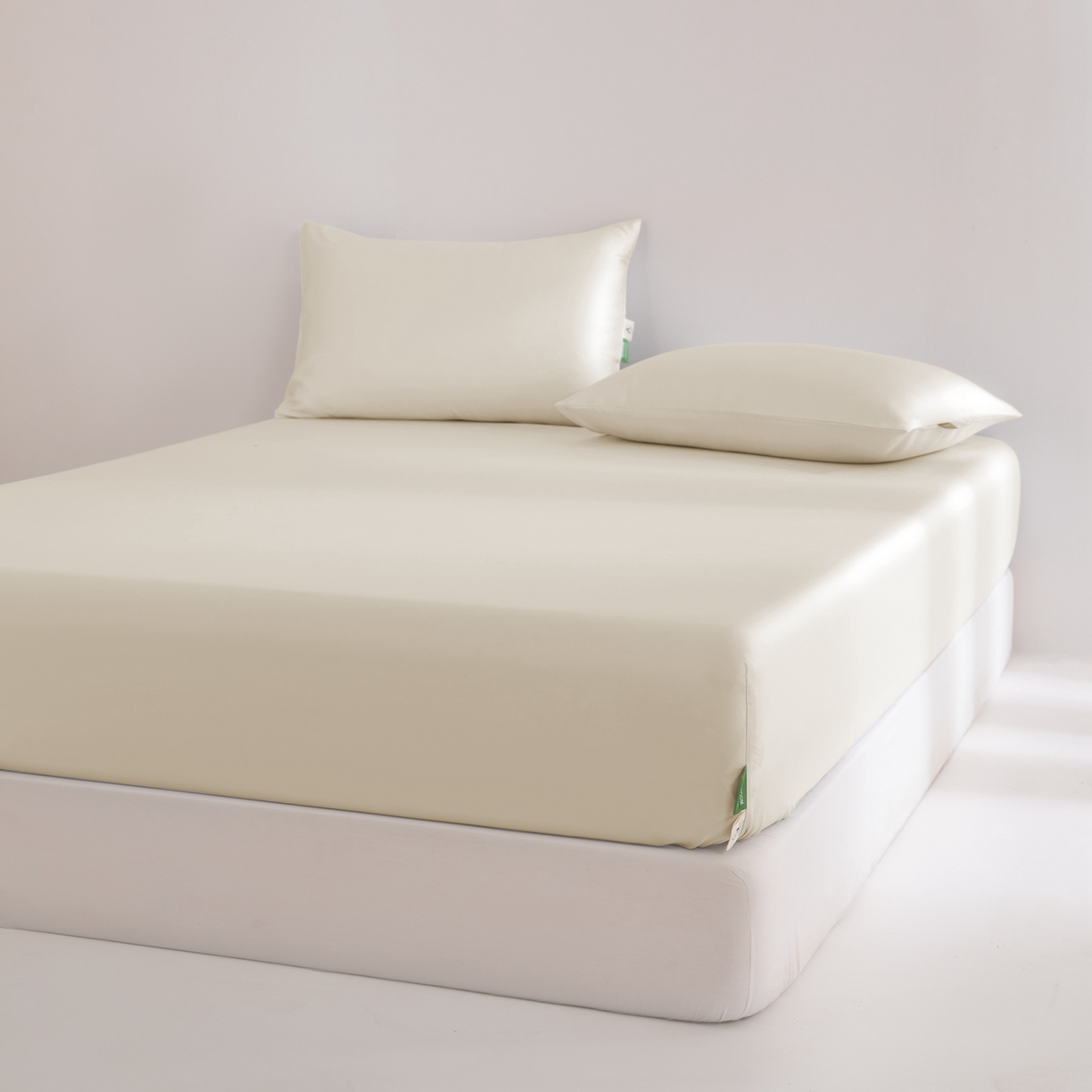 91家纺网 家纺一手货源 找家纺 眠博士 2026新款60S天丝莱赛尔纯色床笠-场景二 60S天丝床笠-云朵白