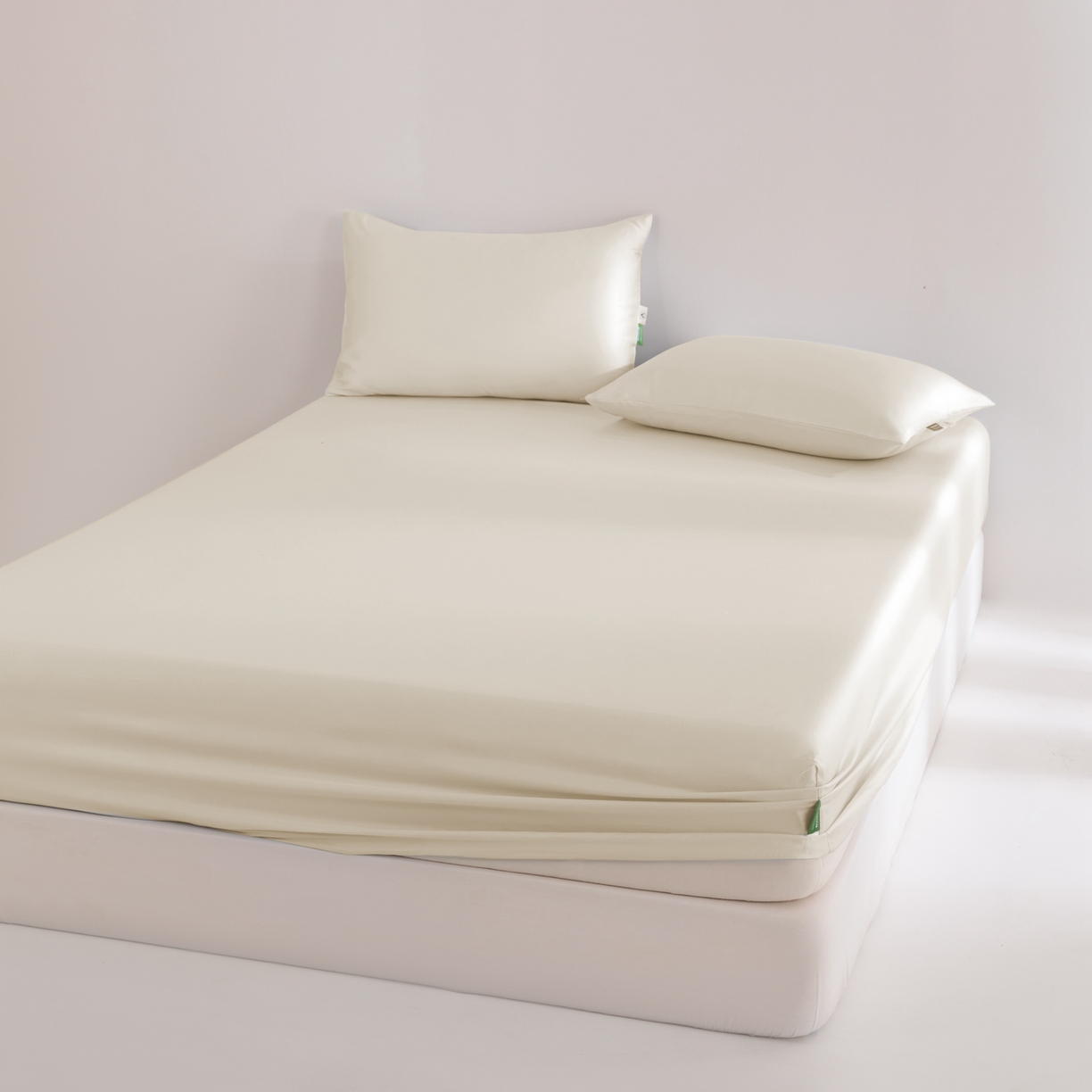 91家纺网 家纺一手货源 找家纺 眠博士 2026新款60S天丝莱赛尔纯色床笠-场景二 60S天丝床笠-云朵白