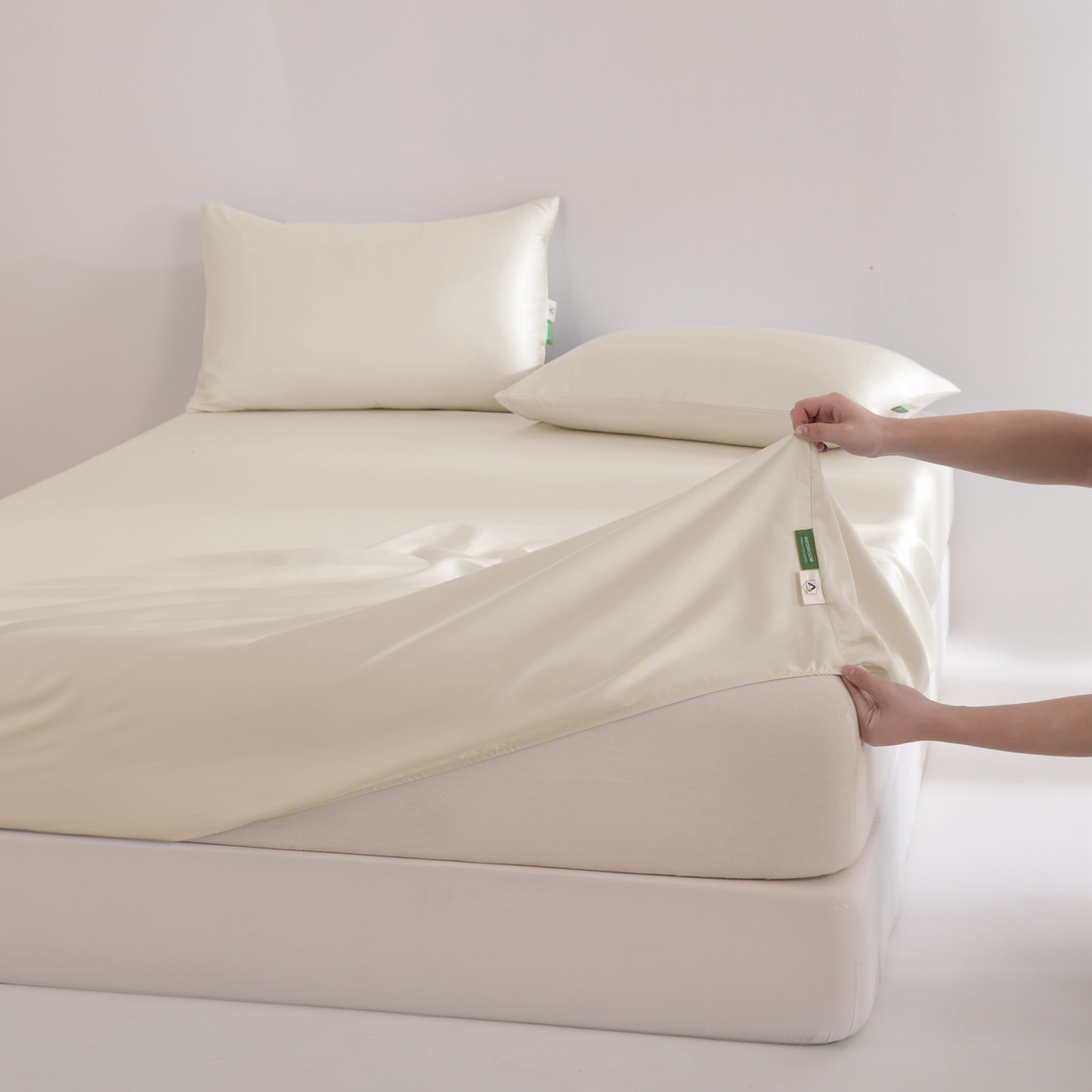 91家纺网 家纺一手货源 找家纺 眠博士 2026新款60S天丝莱赛尔纯色床笠-场景二 60S天丝床笠-云朵白