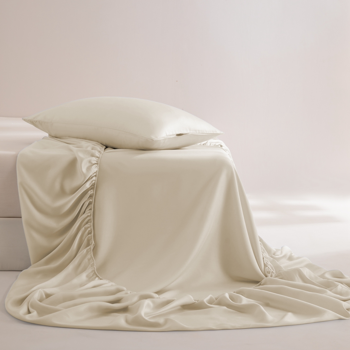 91家纺网 家纺一手货源 找家纺 眠博士 2026新款60S天丝莱赛尔纯色床笠-场景二 60S天丝床笠-云朵白