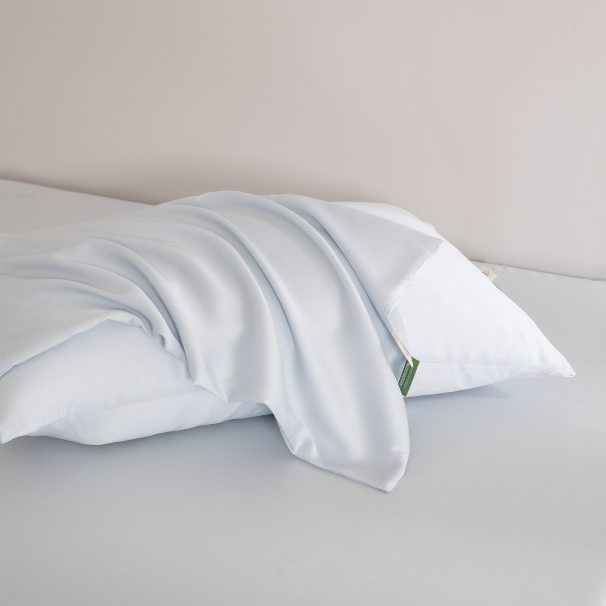 91家纺网 家纺一手货源 找家纺 眠博士 2026新款60S天丝莱赛尔纯色床笠-场景二 60S天丝床笠-云朵蓝