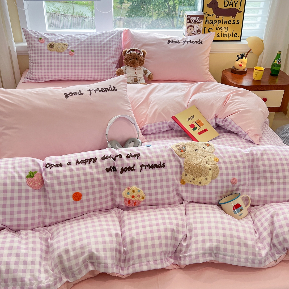 91家纺网 家纺一手货源 找家纺 桃心家居 2026新款A类亲肤舒适软糯云柔水洗棉少女卡通格子混搭毛巾绣水洗棉系列四件套 云柔水洗棉-毛巾绣草莓象