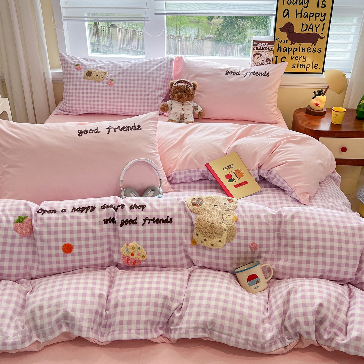 91家纺网 家纺一手货源 找家纺 桃心家居 2026新款A类亲肤舒适软糯云柔水洗棉少女卡通格子混搭毛巾绣水洗棉系列四件套 云柔水洗棉-毛巾绣草莓象