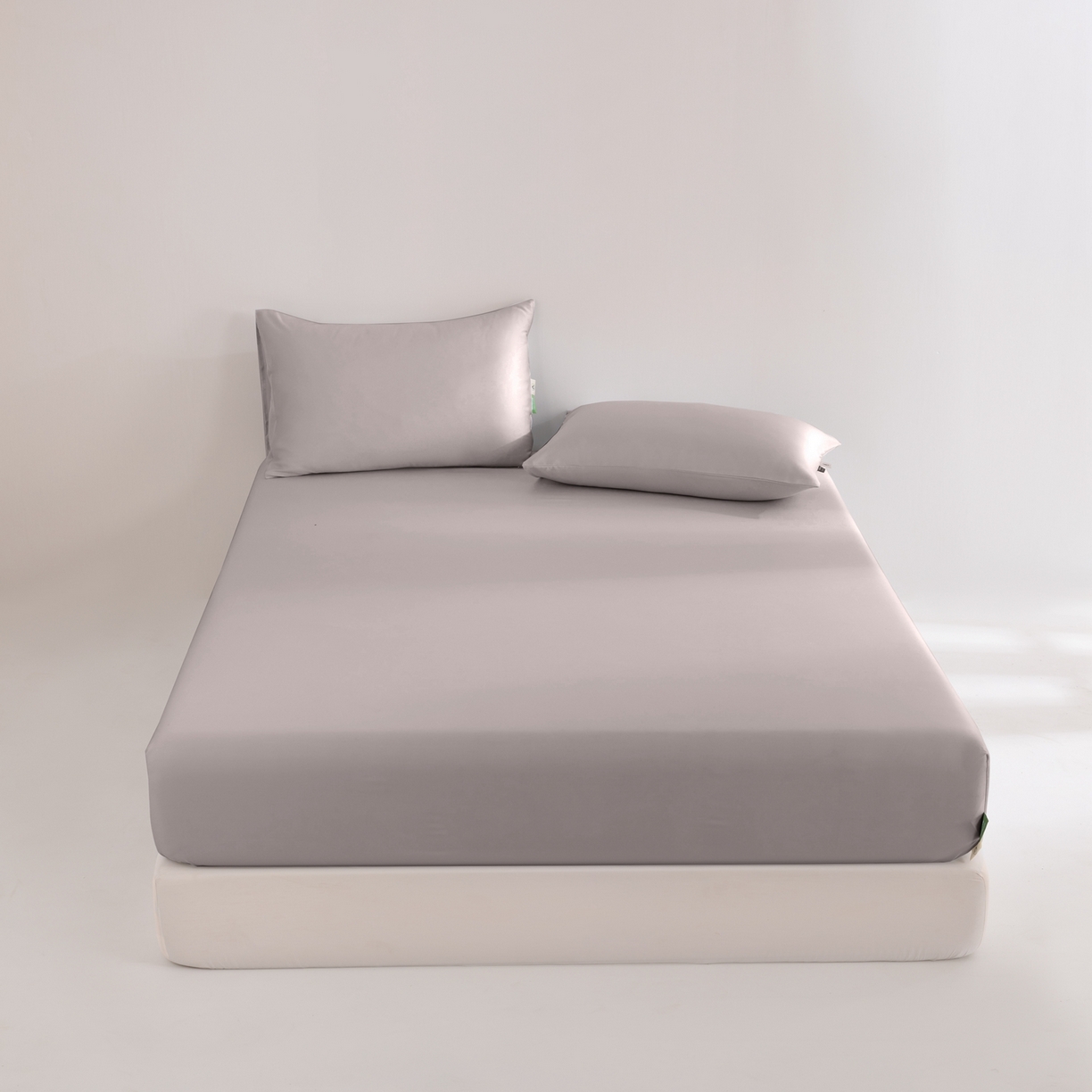 91家纺网 家纺一手货源 找家纺 眠博士 2026新款60S天丝莱赛尔纯色床笠-场景二 60S天丝床笠-中茶色