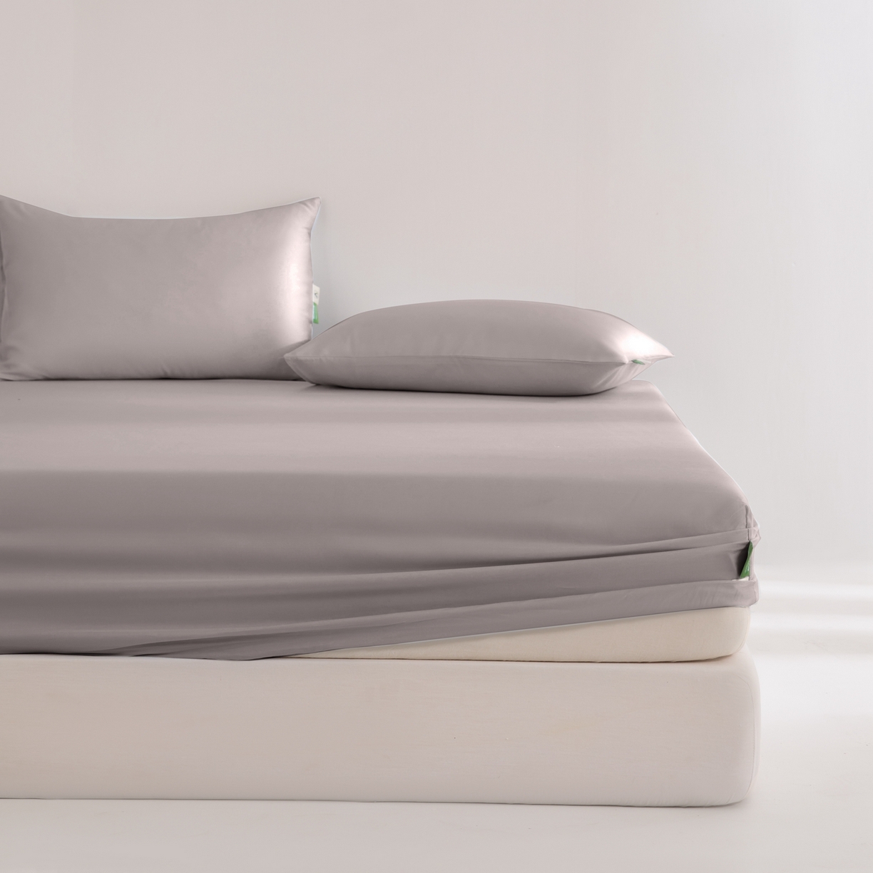 91家纺网 家纺一手货源 找家纺 眠博士 2026新款60S天丝莱赛尔纯色床笠-场景二 60S天丝床笠-中茶色