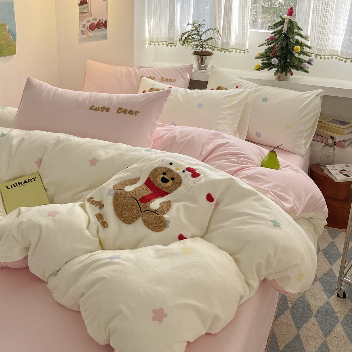 91家纺网 家纺一手货源 找家纺 桃心家居 2026新款A类亲肤舒适软糯云柔水洗棉少女卡通格子混搭毛巾绣水洗棉系列四件套 云柔水洗棉-印加绣猫咪熊