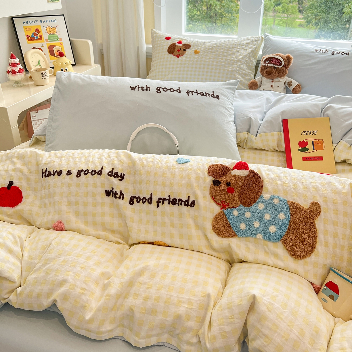 91家纺网 家纺一手货源 找家纺 桃心家居 2026新款A类亲肤舒适软糯云柔水洗棉少女卡通格子混搭毛巾绣水洗棉系列四件套 云柔水洗棉-毛巾绣美好小腊肠