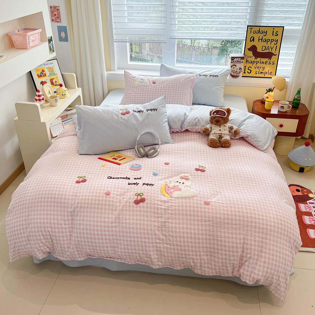 91家纺网 家纺一手货源 找家纺 桃心家居 2026新款A类亲肤舒适软糯云柔水洗棉少女卡通格子混搭毛巾绣水洗棉系列四件套 云柔水洗棉-毛巾绣樱桃小兔