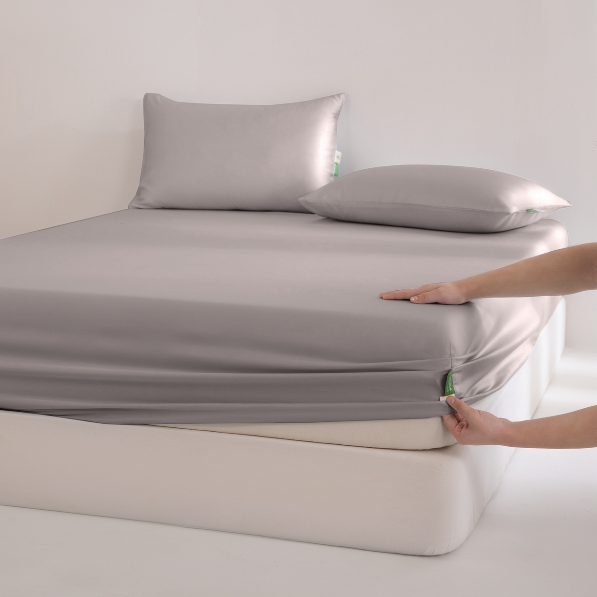 91家纺网 家纺一手货源 找家纺 眠博士 2026新款60S天丝莱赛尔纯色床笠-场景二 60S天丝床笠-中茶色