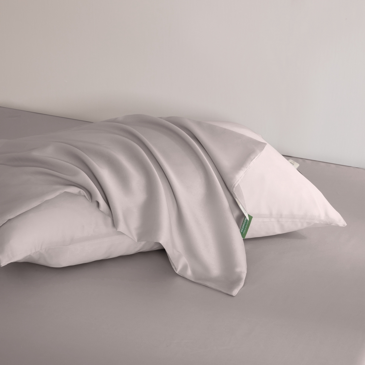 91家纺网 家纺一手货源 找家纺 眠博士 2026新款60S天丝莱赛尔纯色床笠-场景二 60S天丝床笠-中茶色