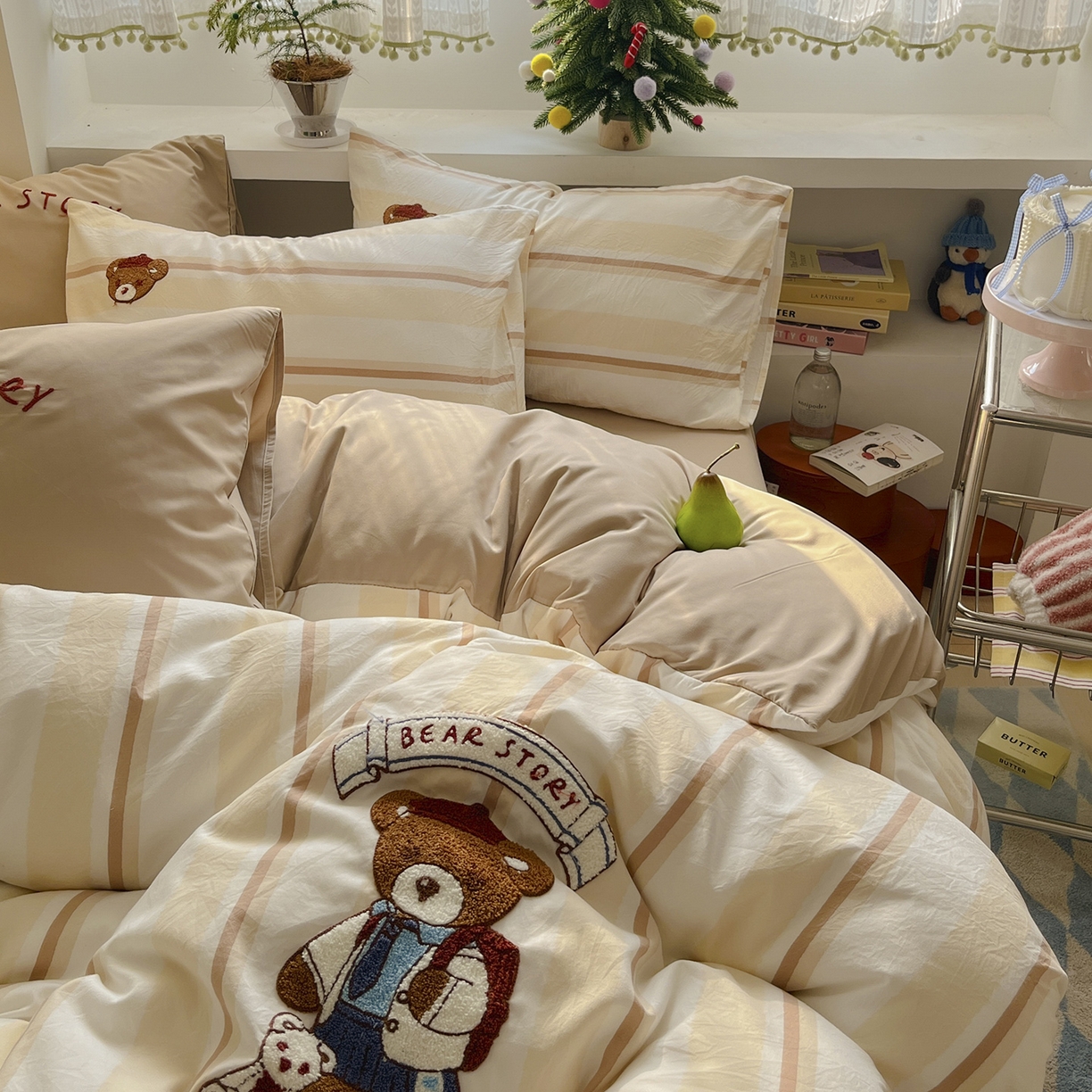 91家纺网 家纺一手货源 找家纺 桃心家居 2026新款A类亲肤舒适软糯云柔水洗棉少女卡通格子混搭毛巾绣水洗棉系列四件套 云柔水洗棉-印加绣英伦小熊