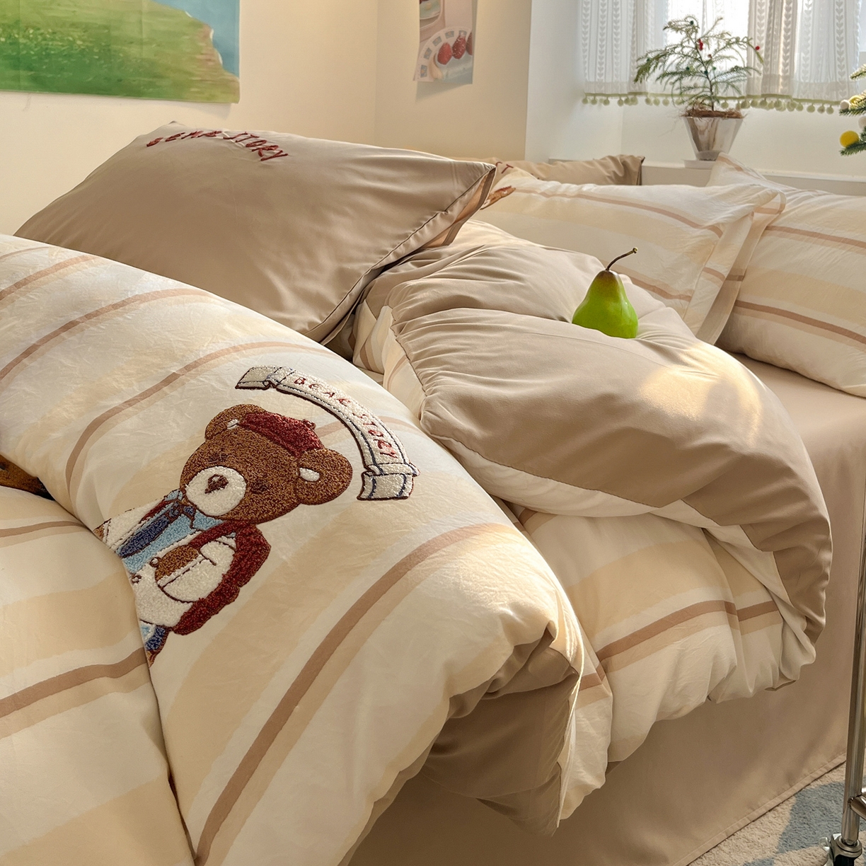 91家纺网 家纺一手货源 找家纺 桃心家居 2026新款A类亲肤舒适软糯云柔水洗棉少女卡通格子混搭毛巾绣水洗棉系列四件套 云柔水洗棉-印加绣英伦小熊