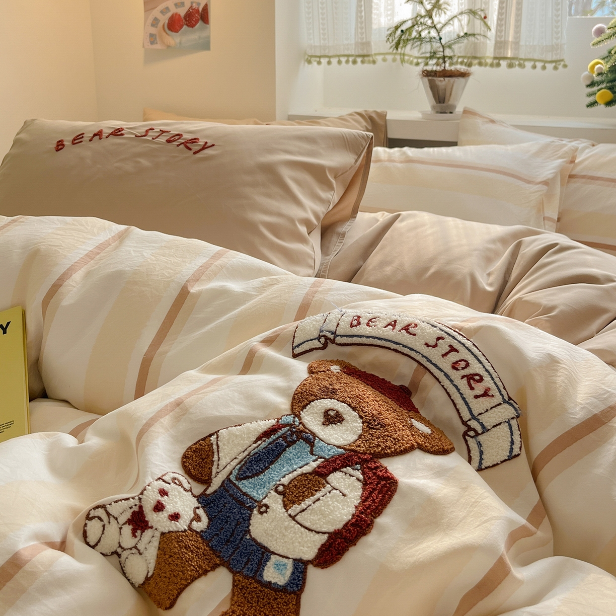 91家纺网 家纺一手货源 找家纺 桃心家居 2026新款A类亲肤舒适软糯云柔水洗棉少女卡通格子混搭毛巾绣水洗棉系列四件套 云柔水洗棉-印加绣英伦小熊