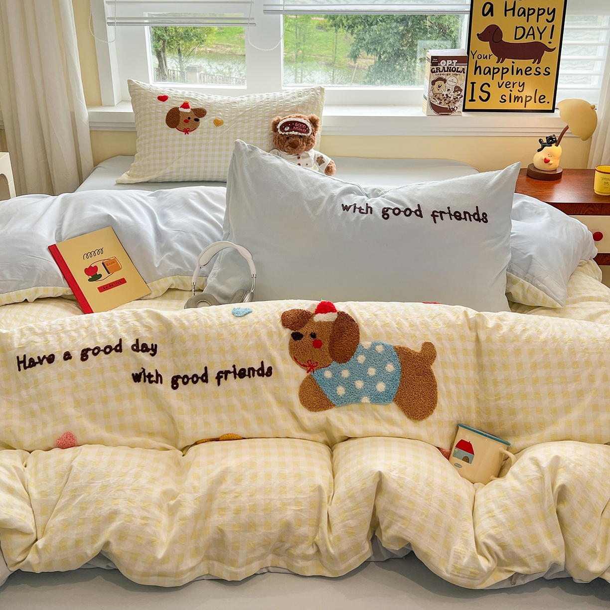 91家纺网 家纺一手货源 找家纺 桃心家居 2026新款A类亲肤舒适软糯云柔水洗棉少女卡通格子混搭毛巾绣水洗棉系列四件套 云柔水洗棉-毛巾绣美好小腊肠