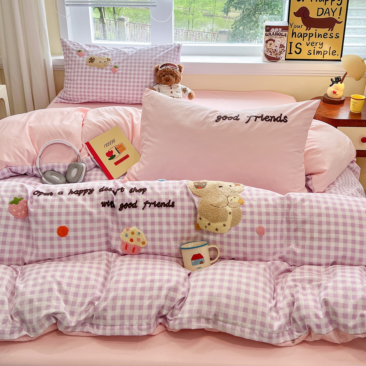 91家纺网 家纺一手货源 找家纺 桃心家居 2026新款A类亲肤舒适软糯云柔水洗棉少女卡通格子混搭毛巾绣水洗棉系列四件套 云柔水洗棉-毛巾绣草莓象