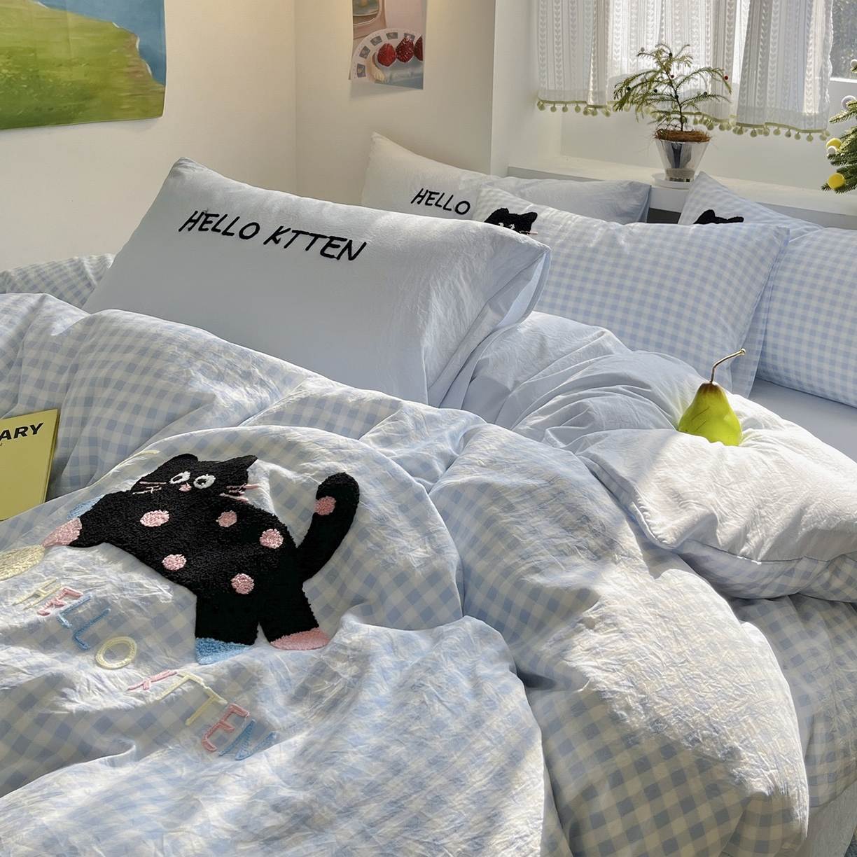 91家纺网 家纺一手货源 找家纺 桃心家居 2026新款A类亲肤舒适软糯云柔水洗棉少女卡通格子混搭毛巾绣水洗棉系列四件套 云柔水洗棉-印加绣蓝格黑小猫