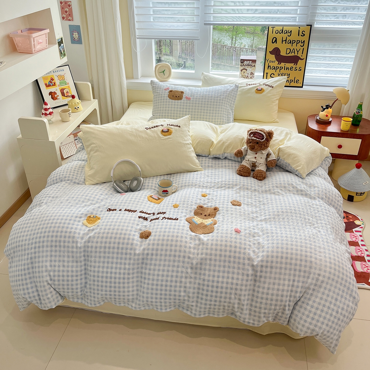 91家纺网 家纺一手货源 找家纺 桃心家居 2026新款A类亲肤舒适软糯云柔水洗棉少女卡通格子混搭毛巾绣水洗棉系列四件套 云柔水洗棉-毛巾绣甜品小熊