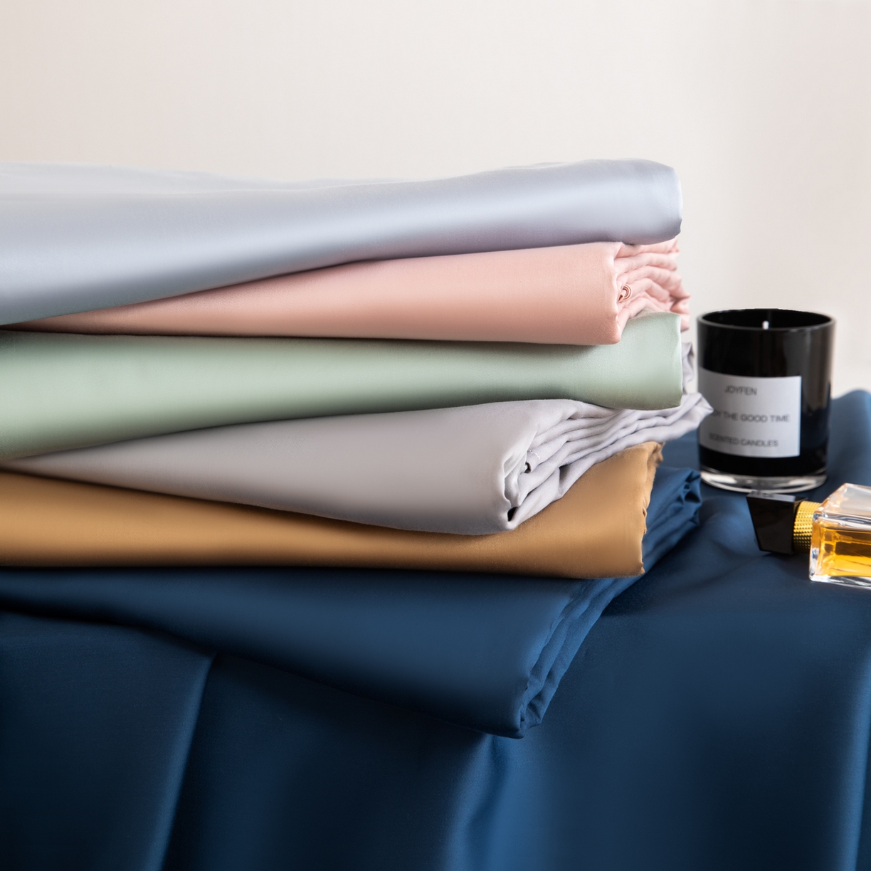 91家纺网 家纺一手货源 找家纺 眠博士 2026新款60S天丝莱赛尔纯色床笠-场景二 叠拍组合图-60S天丝