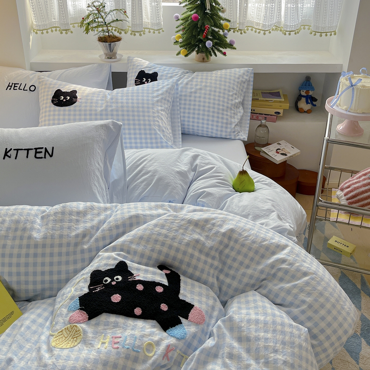 91家纺网 家纺一手货源 找家纺 桃心家居 2026新款A类亲肤舒适软糯云柔水洗棉少女卡通格子混搭毛巾绣水洗棉系列四件套 云柔水洗棉-印加绣蓝格黑小猫