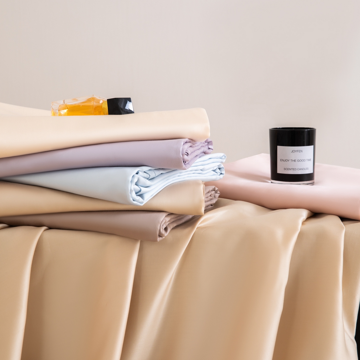 91家纺网 家纺一手货源 找家纺 眠博士 2026新款60S天丝莱赛尔纯色床笠-场景二 叠拍组合图-60S天丝