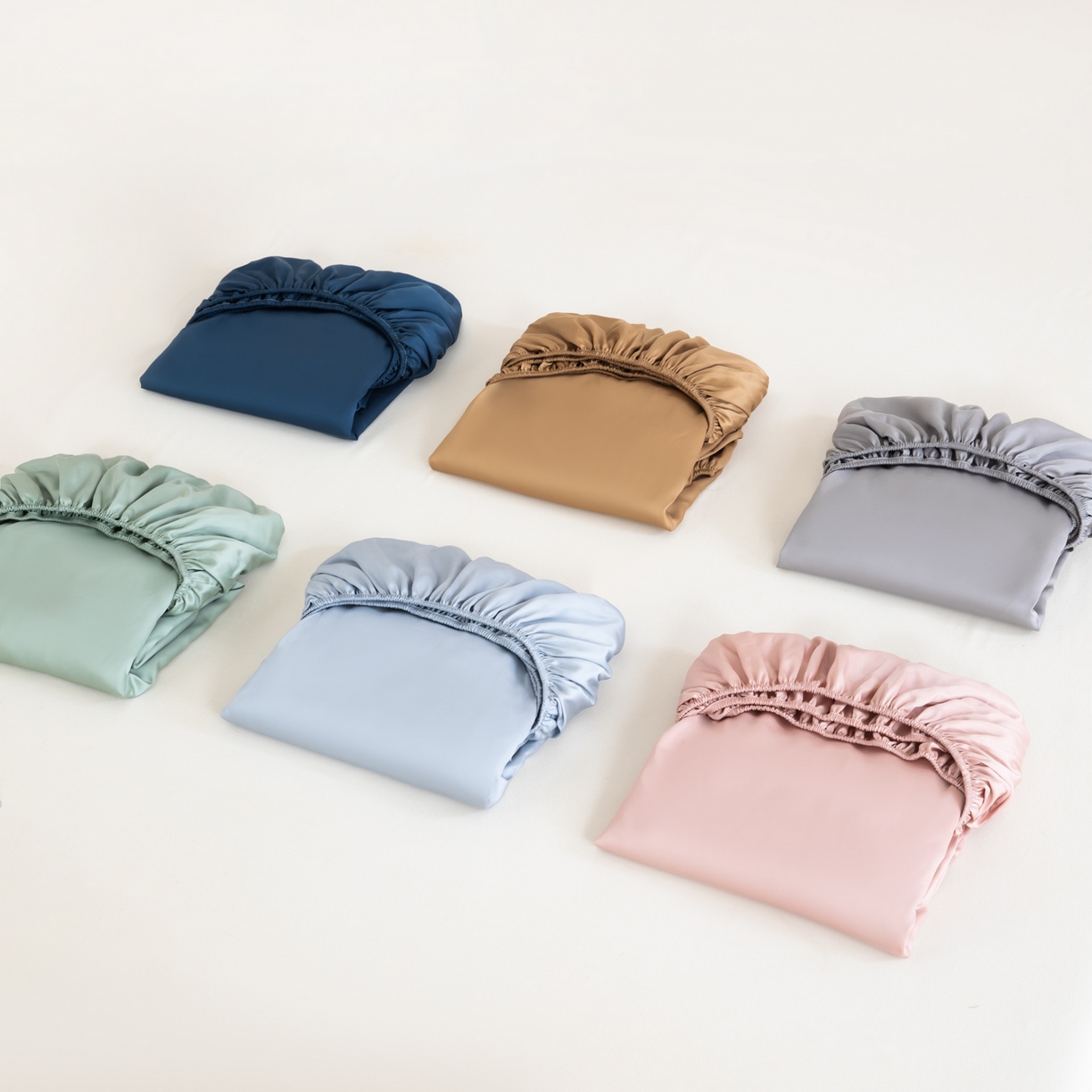 91家纺网 家纺一手货源 找家纺 眠博士 2026新款60S天丝莱赛尔纯色床笠-场景二 叠拍组合图-60S天丝