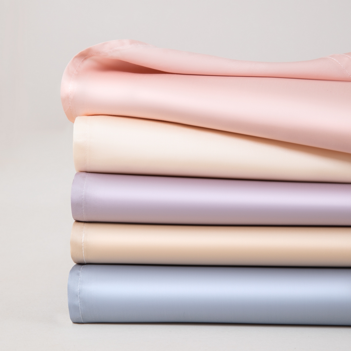 91家纺网 家纺一手货源 找家纺 眠博士 2026新款60S天丝莱赛尔纯色床笠-场景二 叠拍组合图-60S天丝