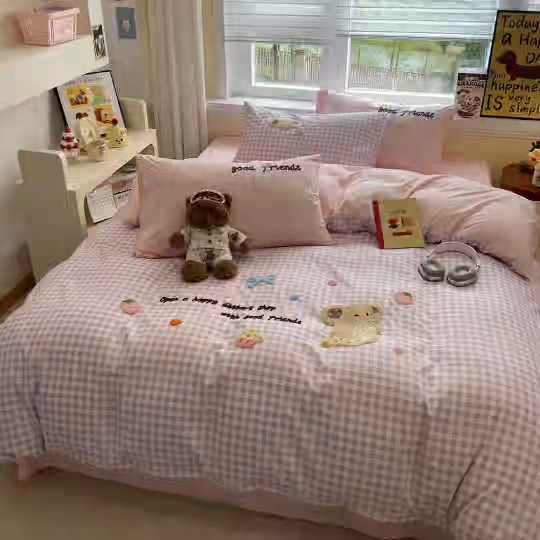 91家纺网 家纺一手货源 找家纺 （总）桃心家居 2026新款A类亲肤舒适软糯云柔水洗棉少女卡通格子混搭毛巾绣水洗棉系列四件套