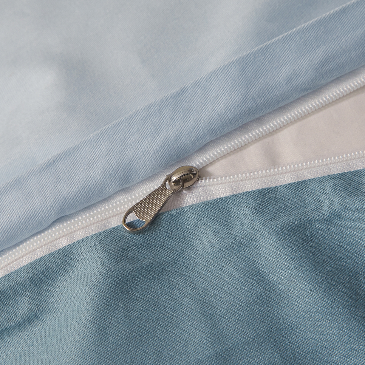 91家纺网 家纺一手货源 找家纺 寐眠 2026新款全棉纯棉纯色双拼四件套 浅蓝灰韵