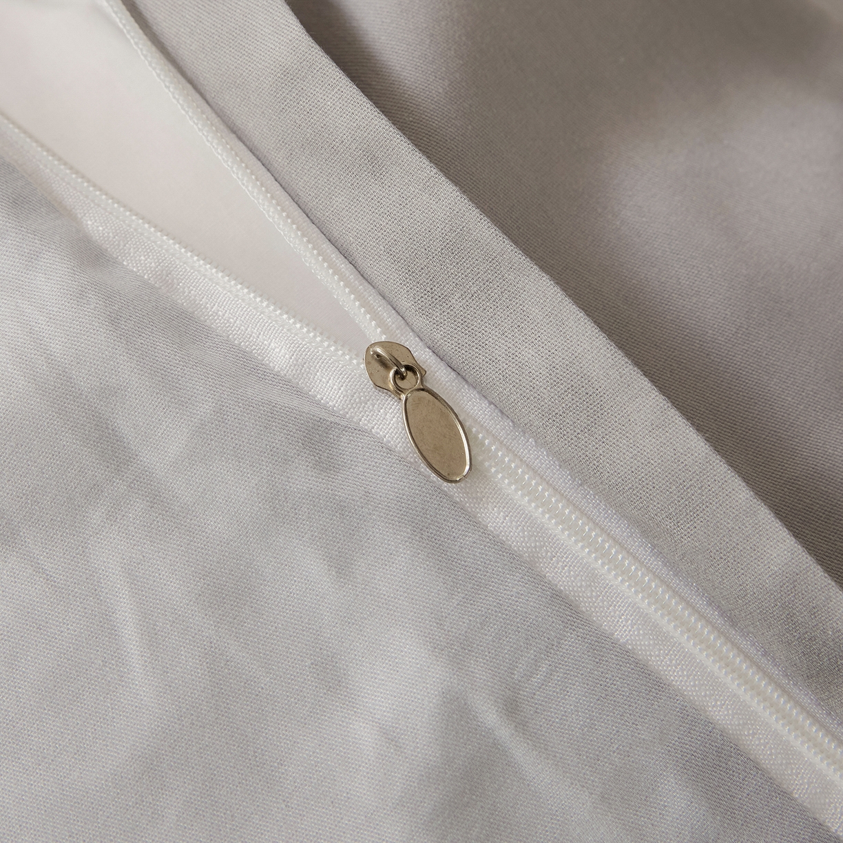 91家纺网 家纺一手货源 找家纺 寐眠 2026新款全棉纯棉纯色双拼四件套 浅灰素影