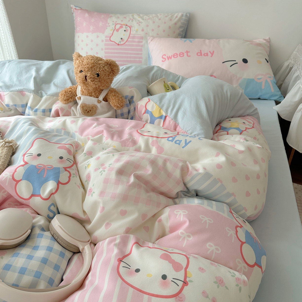91家纺网 家纺一手货源 找家纺 桃心家居 2026新款A类亲肤舒适软糯云柔水洗棉数码印花混搭少女卡通奶乎乎系列四件套 云柔水洗棉-甜甜布偶猫