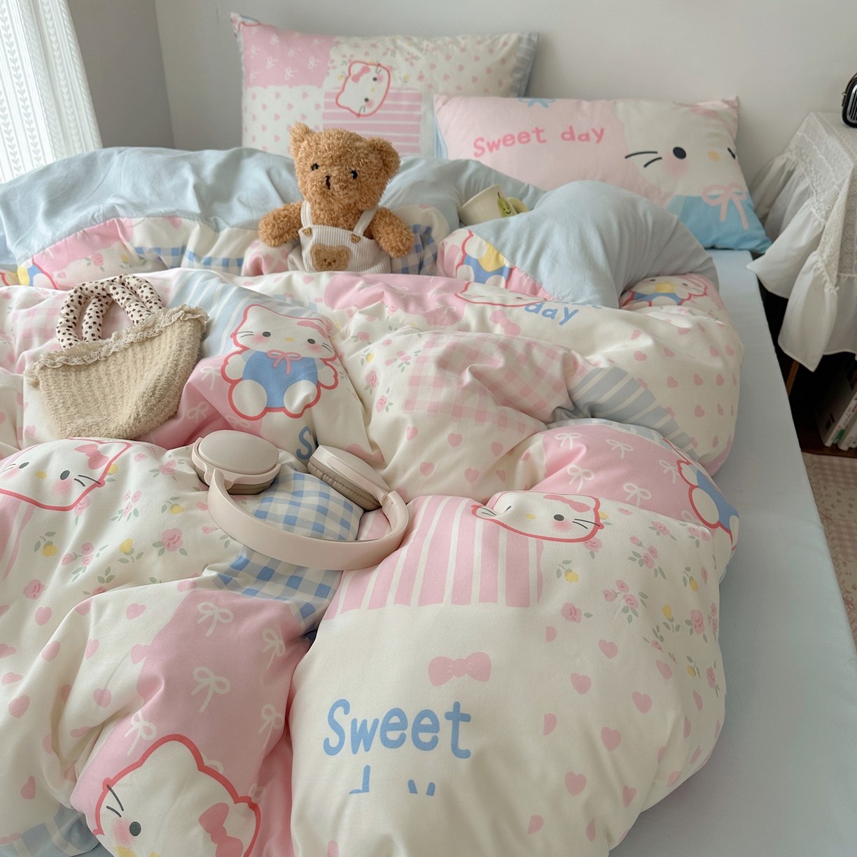 91家纺网 家纺一手货源 找家纺 桃心家居 2026新款A类亲肤舒适软糯云柔水洗棉数码印花混搭少女卡通奶乎乎系列四件套 云柔水洗棉-甜甜布偶猫