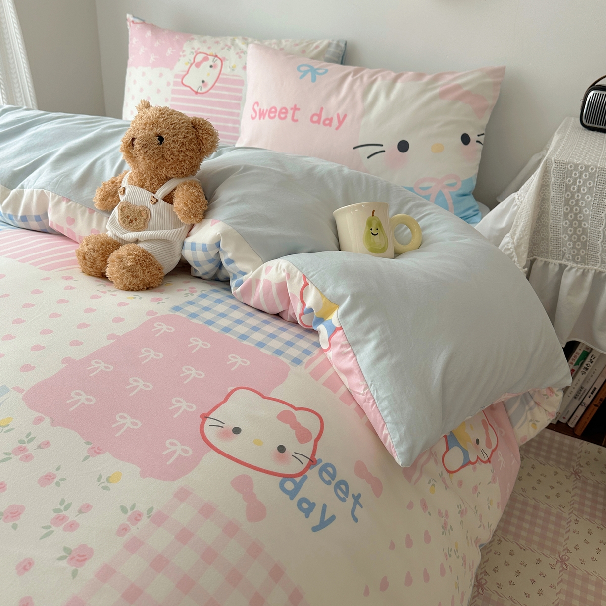 91家纺网 家纺一手货源 找家纺 桃心家居 2026新款A类亲肤舒适软糯云柔水洗棉数码印花混搭少女卡通奶乎乎系列四件套 云柔水洗棉-甜甜布偶猫