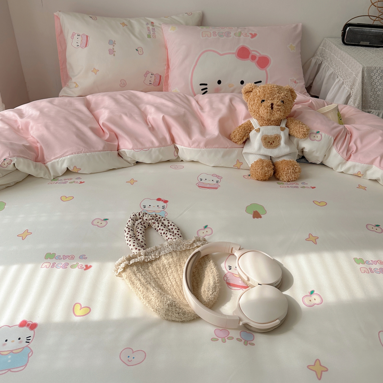 91家纺网 家纺一手货源 找家纺 桃心家居 2026新款A类亲肤舒适软糯云柔水洗棉数码印花混搭少女卡通奶乎乎系列四件套 云柔水洗棉-奶咖心愿猫