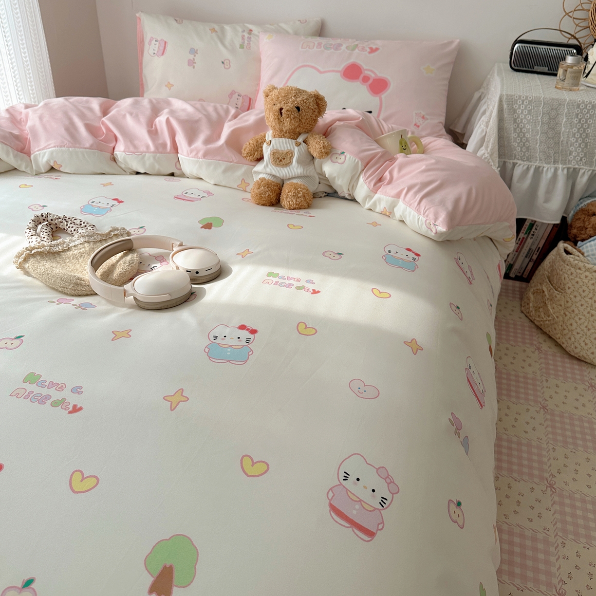 91家纺网 家纺一手货源 找家纺 桃心家居 2026新款A类亲肤舒适软糯云柔水洗棉数码印花混搭少女卡通奶乎乎系列四件套 云柔水洗棉-奶咖心愿猫