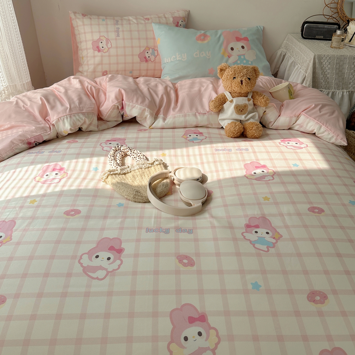 91家纺网 家纺一手货源 找家纺 桃心家居 2026新款A类亲肤舒适软糯云柔水洗棉数码印花混搭少女卡通奶乎乎系列四件套 云柔水洗棉-甜甜圈美蒂