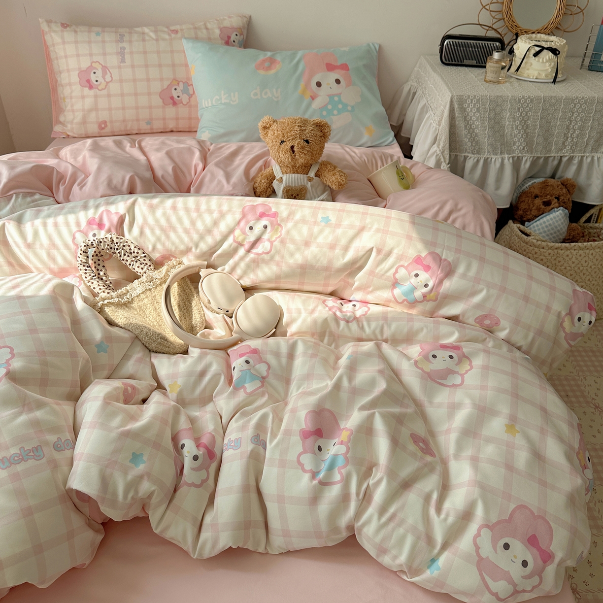 91家纺网 家纺一手货源 找家纺 桃心家居 2026新款A类亲肤舒适软糯云柔水洗棉数码印花混搭少女卡通奶乎乎系列四件套 云柔水洗棉-甜甜圈美蒂