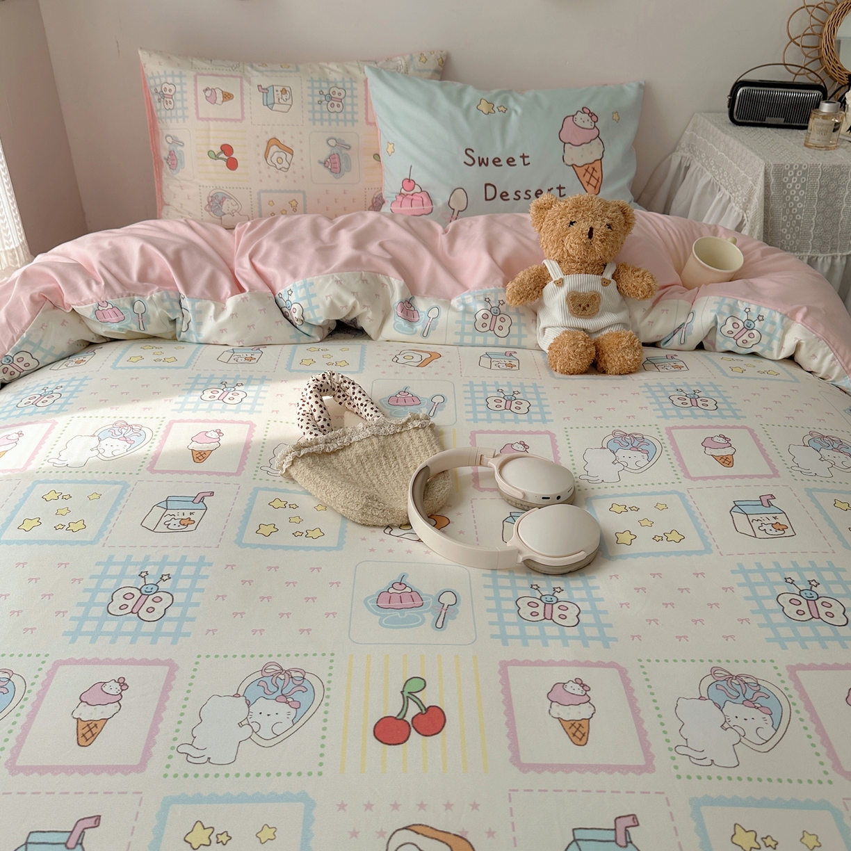 91家纺网 家纺一手货源 找家纺 桃心家居 2026新款A类亲肤舒适软糯云柔水洗棉数码印花混搭少女卡通奶乎乎系列四件套 云柔水洗棉-混搭甜品屋