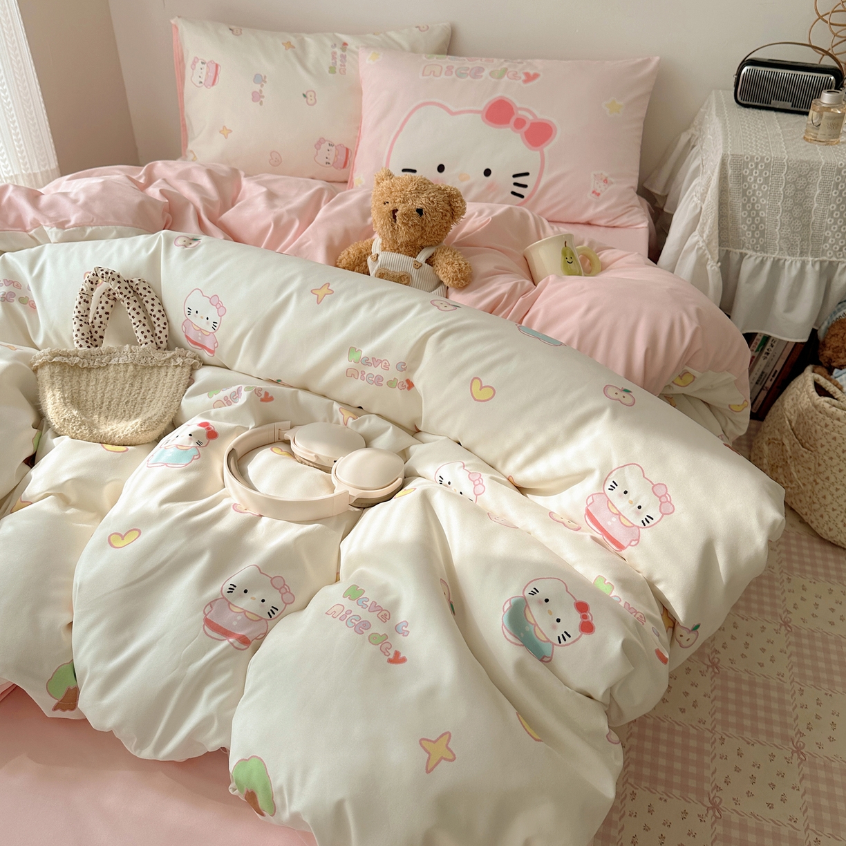 91家纺网 家纺一手货源 找家纺 桃心家居 2026新款A类亲肤舒适软糯云柔水洗棉数码印花混搭少女卡通奶乎乎系列四件套 云柔水洗棉-奶咖心愿猫