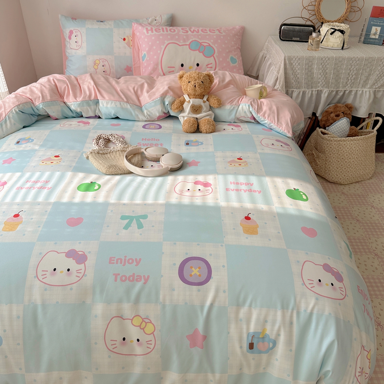 91家纺网 家纺一手货源 找家纺 桃心家居 2026新款A类亲肤舒适软糯云柔水洗棉数码印花混搭少女卡通奶乎乎系列四件套 云柔水洗棉-甜心蓝格猫