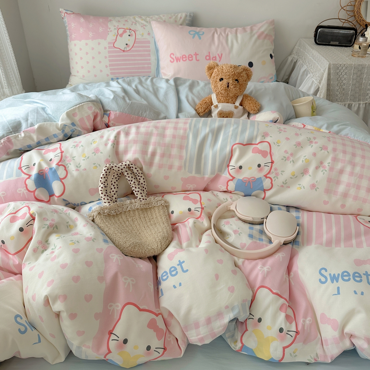 91家纺网 家纺一手货源 找家纺 桃心家居 2026新款A类亲肤舒适软糯云柔水洗棉数码印花混搭少女卡通奶乎乎系列四件套 云柔水洗棉-甜甜布偶猫
