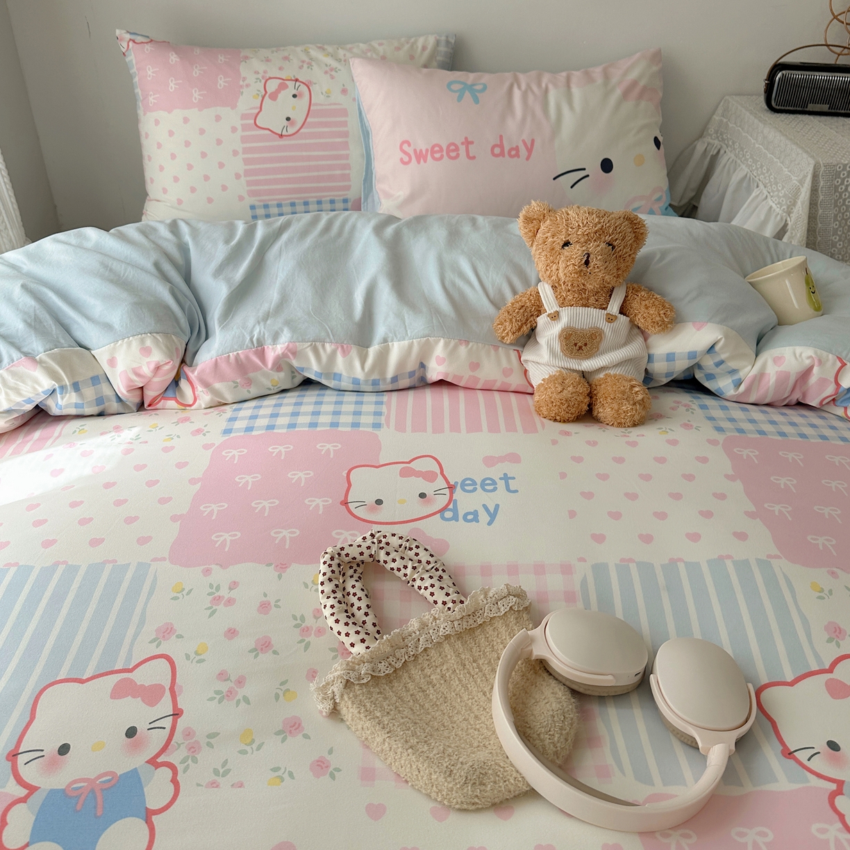 91家纺网 家纺一手货源 找家纺 桃心家居 2026新款A类亲肤舒适软糯云柔水洗棉数码印花混搭少女卡通奶乎乎系列四件套 云柔水洗棉-甜甜布偶猫