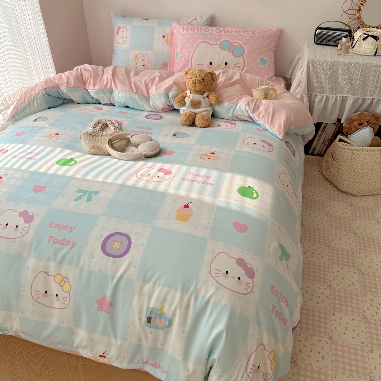 91家纺网 家纺一手货源 找家纺 桃心家居 2026新款A类亲肤舒适软糯云柔水洗棉数码印花混搭少女卡通奶乎乎系列四件套 云柔水洗棉-甜心蓝格猫